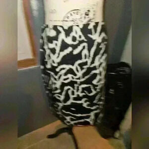 Joneswear Womans Skirt Size 14